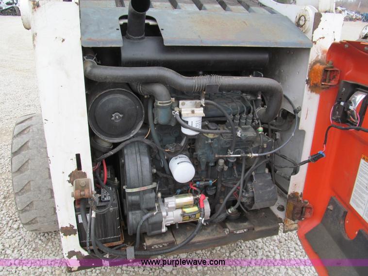 image for item E5821 2000 Bobcat S300 skid steer
