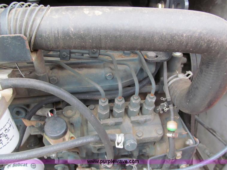 image for item E5821 2000 Bobcat S300 skid steer