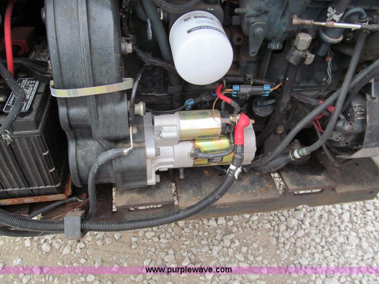 image for item E5821 2000 Bobcat S300 skid steer