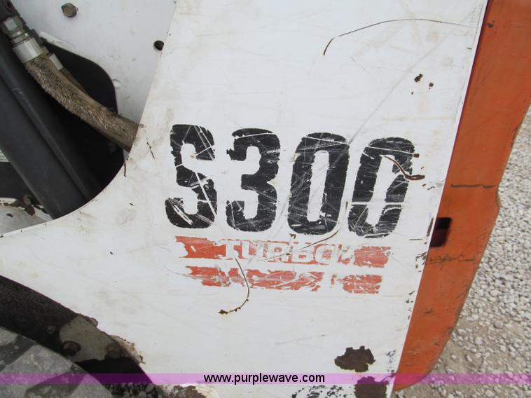 image for item E5821 2000 Bobcat S300 skid steer