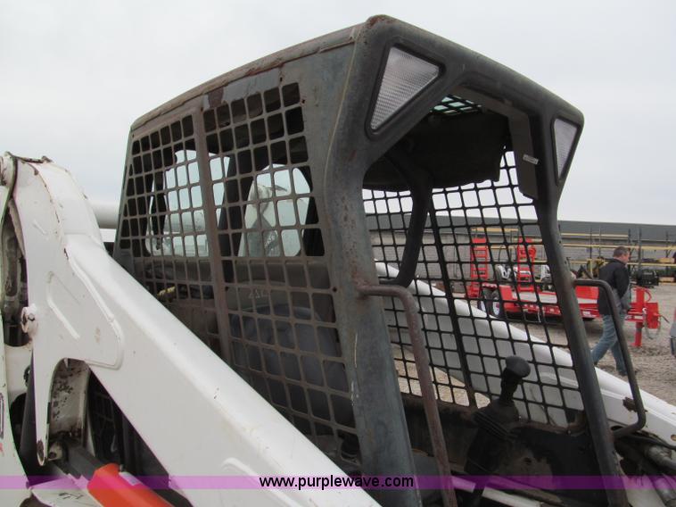 image for item E5821 2000 Bobcat S300 skid steer