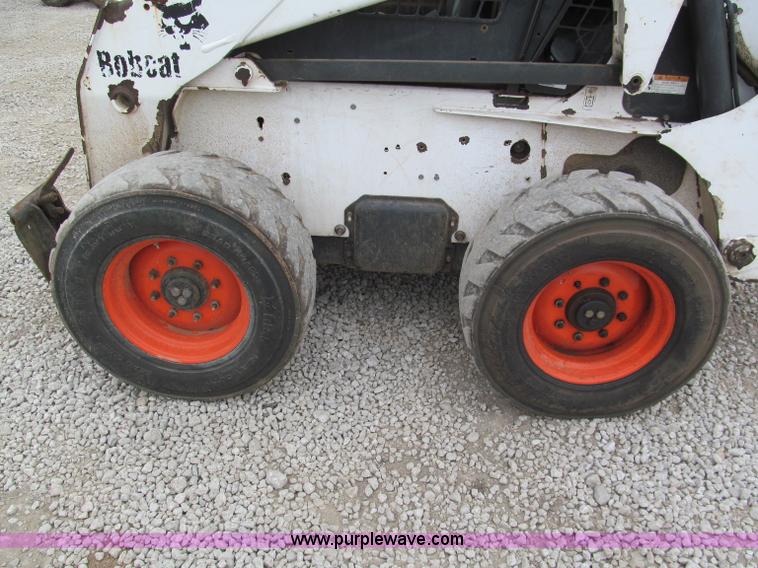 image for item E5821 2000 Bobcat S300 skid steer