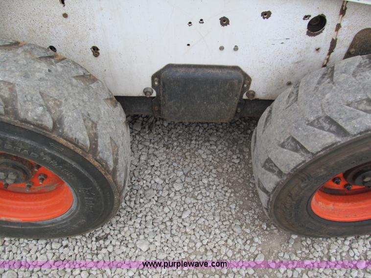 image for item E5821 2000 Bobcat S300 skid steer