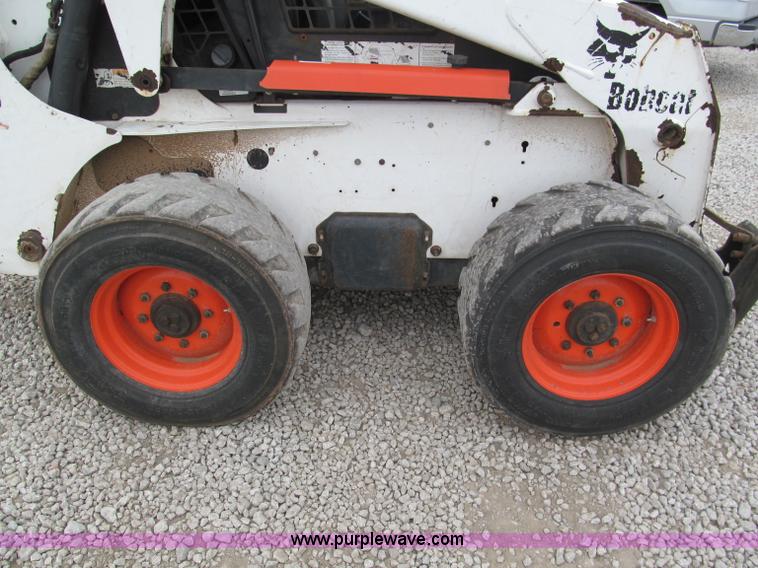 image for item E5821 2000 Bobcat S300 skid steer