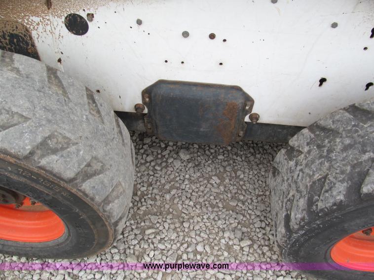 image for item E5821 2000 Bobcat S300 skid steer