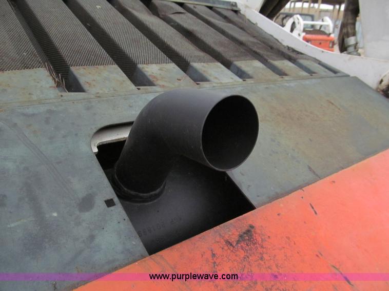 image for item E5821 2000 Bobcat S300 skid steer