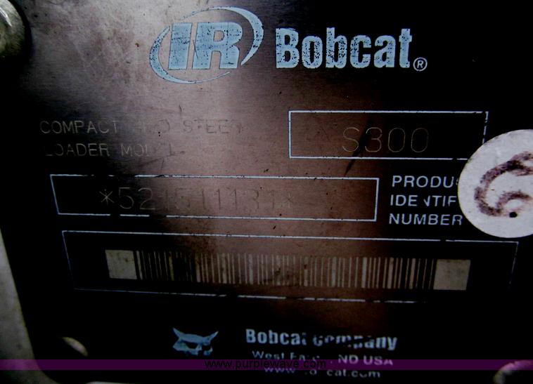 image for item E5821 2000 Bobcat S300 skid steer