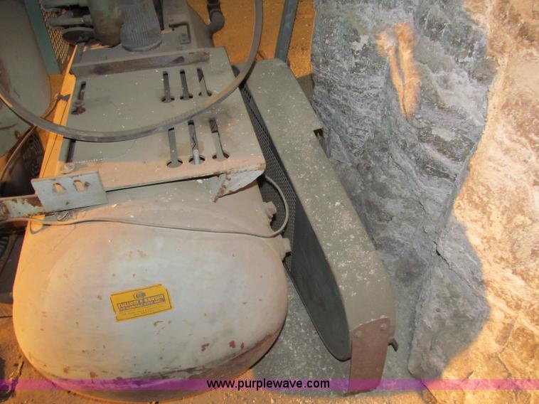 image for item E5826 Avasara 100 gallon air compressor