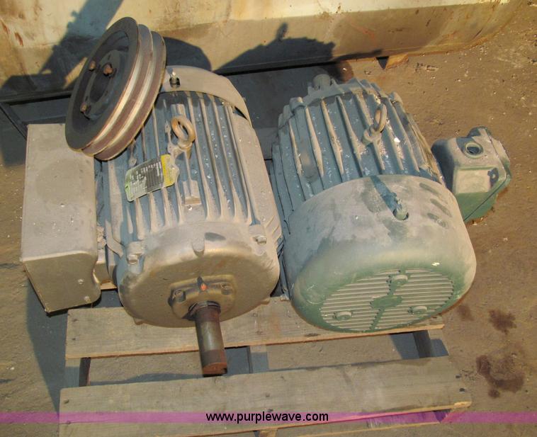 image for item E5826 Avasara 100 gallon air compressor