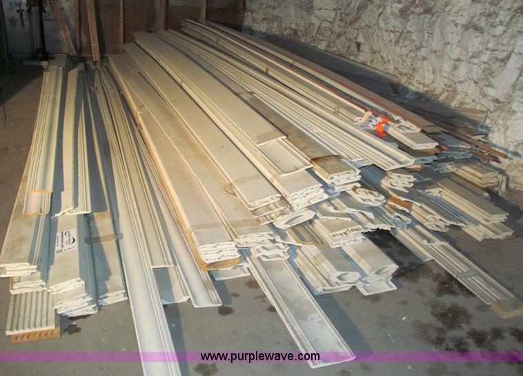 image for item E5827 Assorted 6" and 8" crown molding