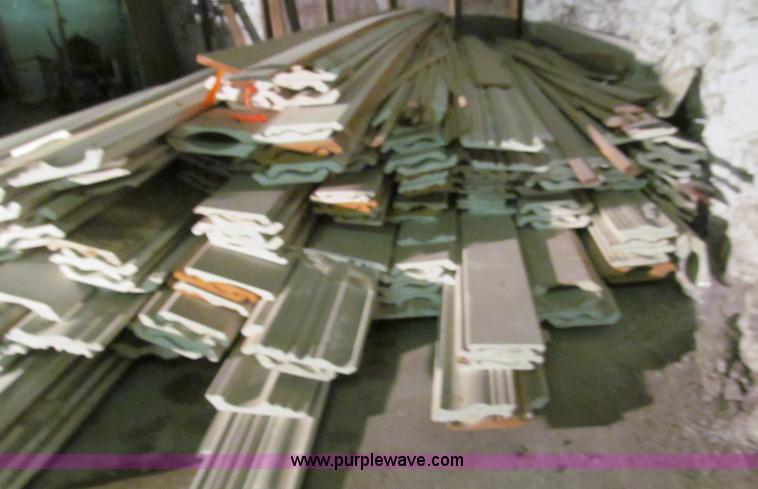 image for item E5827 Assorted 6" and 8" crown molding