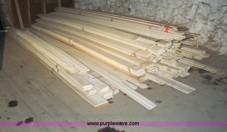 image for item E5827 Assorted 6" and 8" crown molding