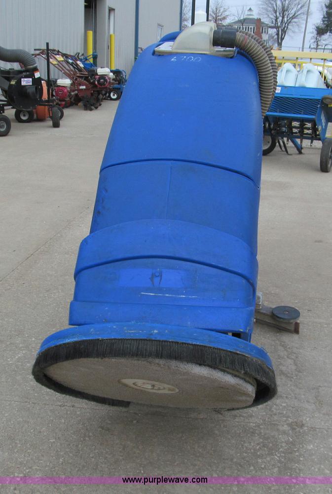 image for item E5830 2007 Clarke Focus L 20 walk-behind 20" auto scrubber