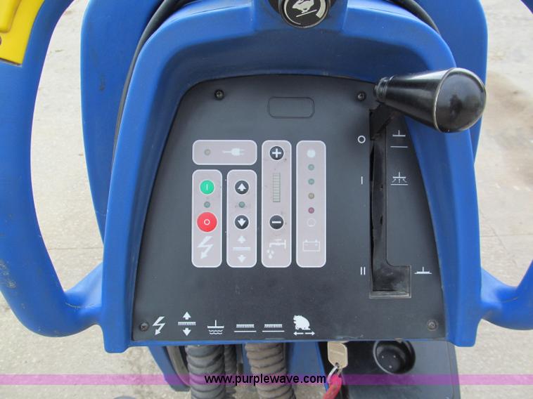 image for item E5830 2007 Clarke Focus L 20 walk-behind 20" auto scrubber