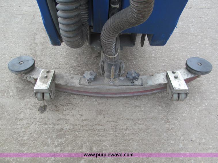 image for item E5830 2007 Clarke Focus L 20 walk-behind 20" auto scrubber