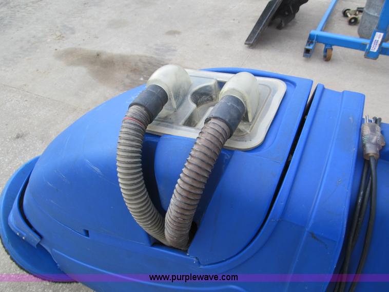 image for item E5830 2007 Clarke Focus L 20 walk-behind 20" auto scrubber