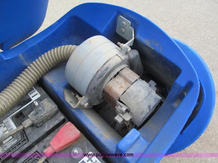 image for item E5830 2007 Clarke Focus L 20 walk-behind 20" auto scrubber