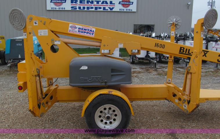 image for item E5832 2005 Bil-jax 3632T pull behind boom