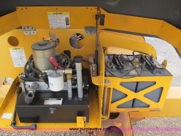 image for item E5832 2005 Bil-jax 3632T pull behind boom