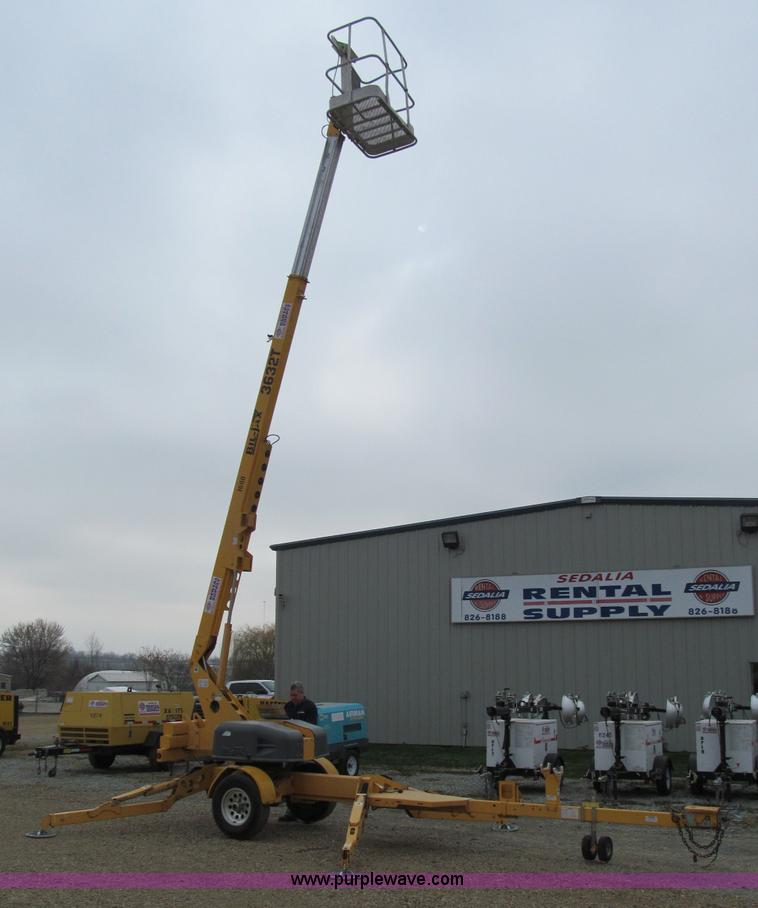 image for item E5832 2005 Bil-jax 3632T pull behind boom