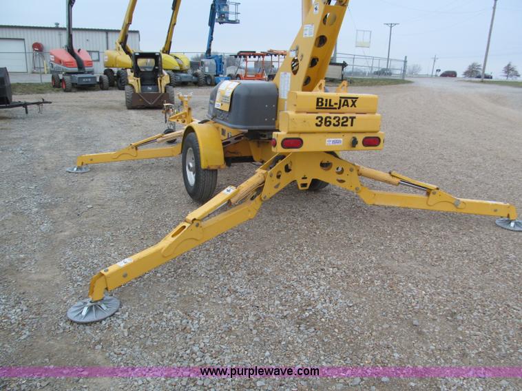 image for item E5832 2005 Bil-jax 3632T pull behind boom