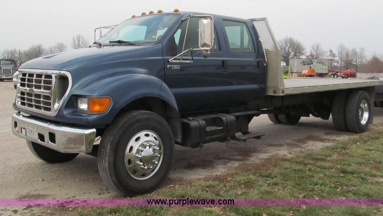 image for item E5833 2000 Ford F750 XLT quad cab flatbed truck