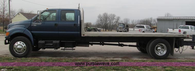 image for item E5833 2000 Ford F750 XLT quad cab flatbed truck