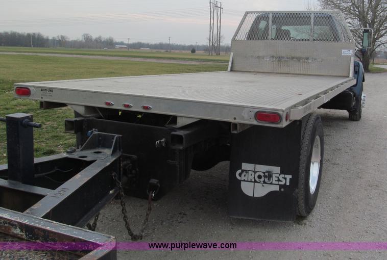 image for item E5833 2000 Ford F750 XLT quad cab flatbed truck