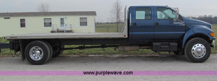 image for item E5833 2000 Ford F750 XLT quad cab flatbed truck