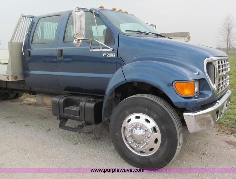image for item E5833 2000 Ford F750 XLT quad cab flatbed truck