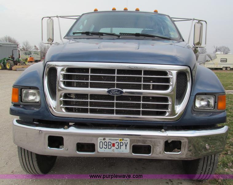 image for item E5833 2000 Ford F750 XLT quad cab flatbed truck