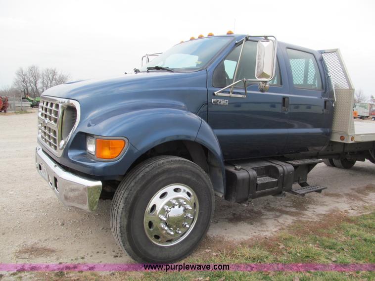 image for item E5833 2000 Ford F750 XLT quad cab flatbed truck