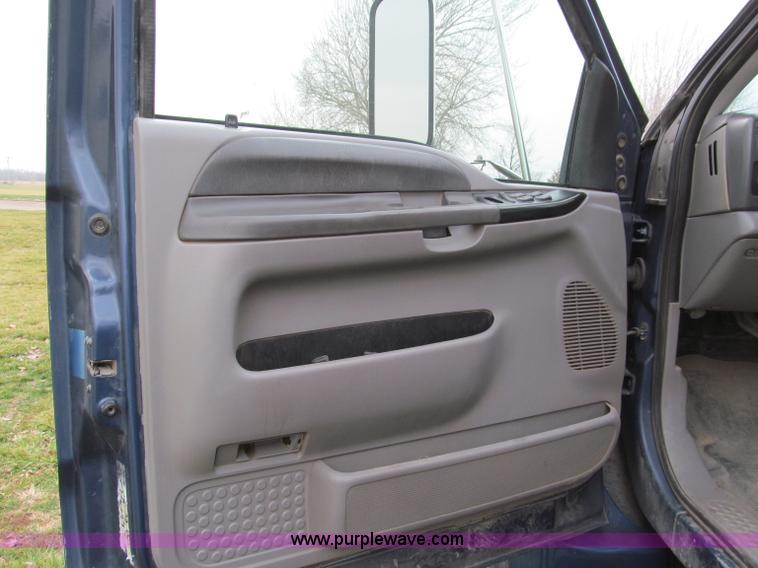 image for item E5833 2000 Ford F750 XLT quad cab flatbed truck