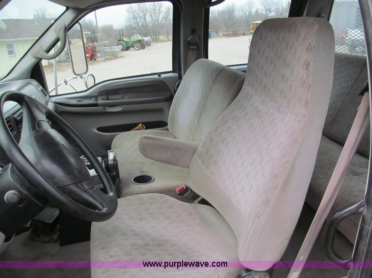 image for item E5833 2000 Ford F750 XLT quad cab flatbed truck