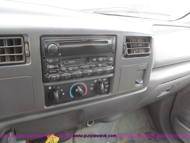 image for item E5833 2000 Ford F750 XLT quad cab flatbed truck