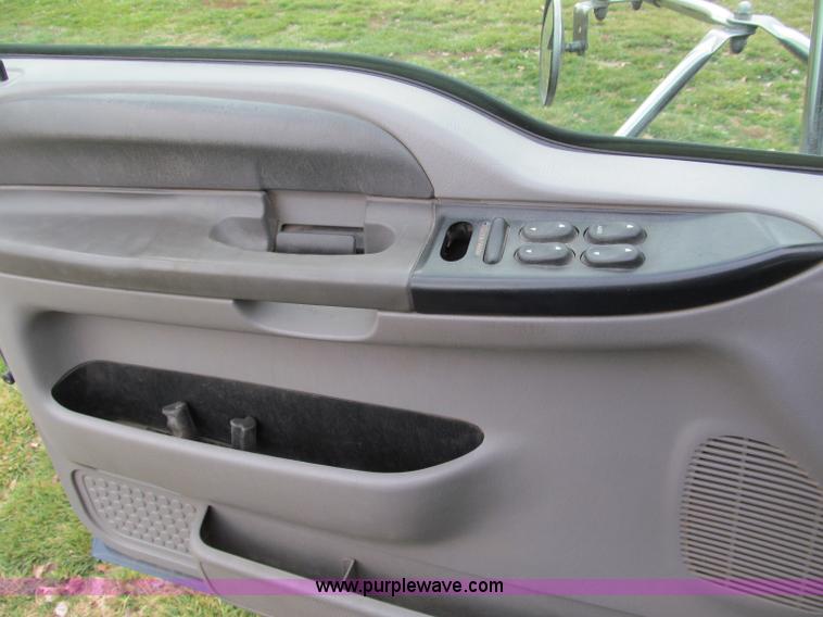 image for item E5833 2000 Ford F750 XLT quad cab flatbed truck