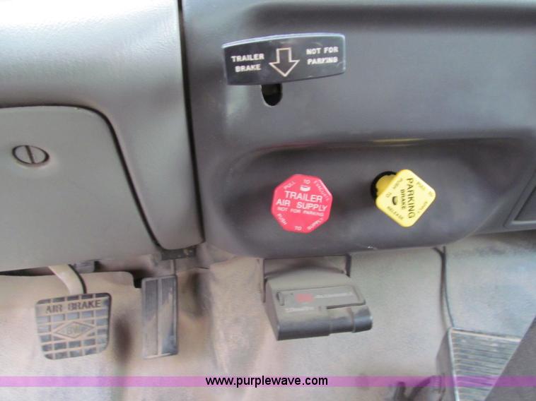 image for item E5833 2000 Ford F750 XLT quad cab flatbed truck