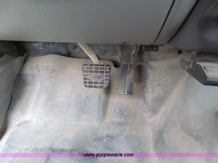 image for item E5833 2000 Ford F750 XLT quad cab flatbed truck