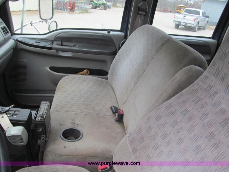 image for item E5833 2000 Ford F750 XLT quad cab flatbed truck