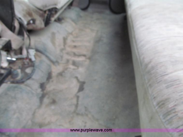 image for item E5833 2000 Ford F750 XLT quad cab flatbed truck