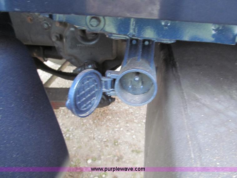 image for item E5833 2000 Ford F750 XLT quad cab flatbed truck