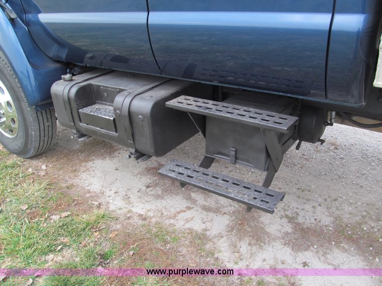 image for item E5833 2000 Ford F750 XLT quad cab flatbed truck