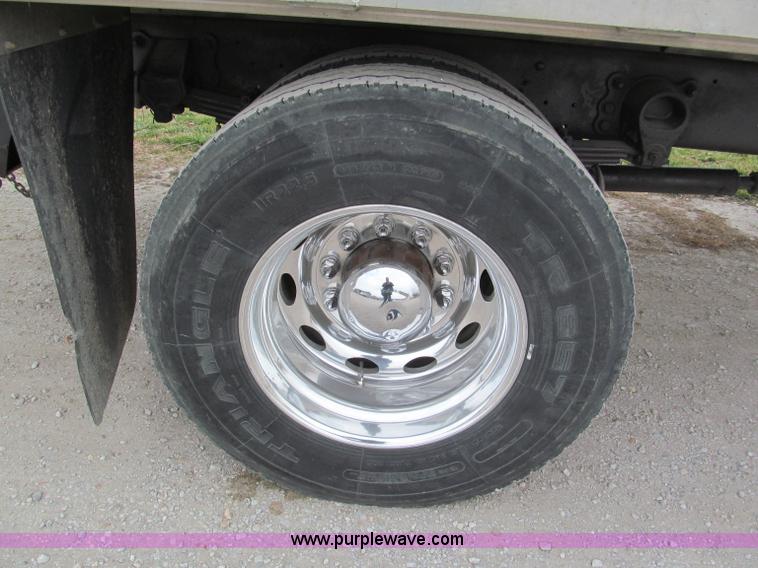 image for item E5833 2000 Ford F750 XLT quad cab flatbed truck