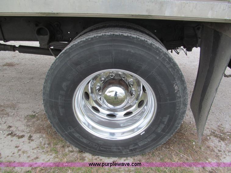 image for item E5833 2000 Ford F750 XLT quad cab flatbed truck