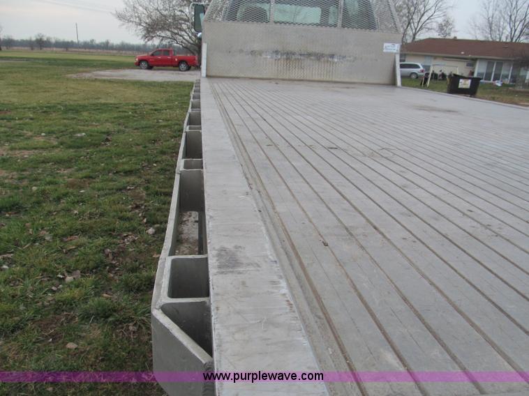 image for item E5833 2000 Ford F750 XLT quad cab flatbed truck