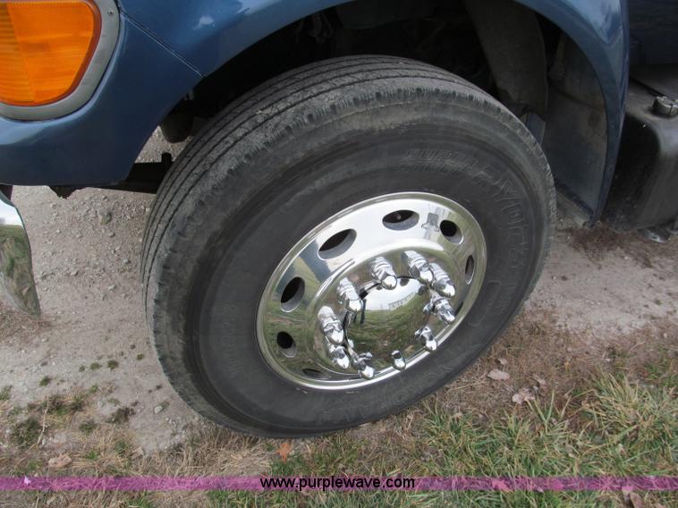 image for item E5833 2000 Ford F750 XLT quad cab flatbed truck