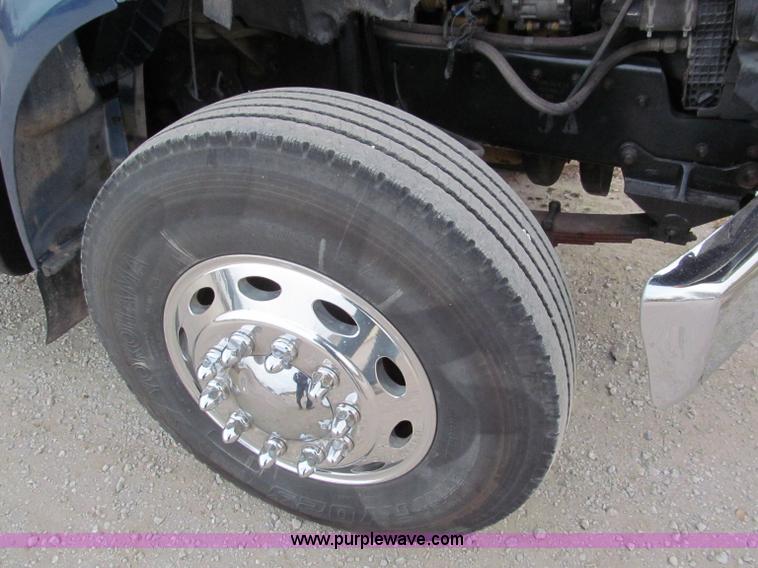 image for item E5833 2000 Ford F750 XLT quad cab flatbed truck