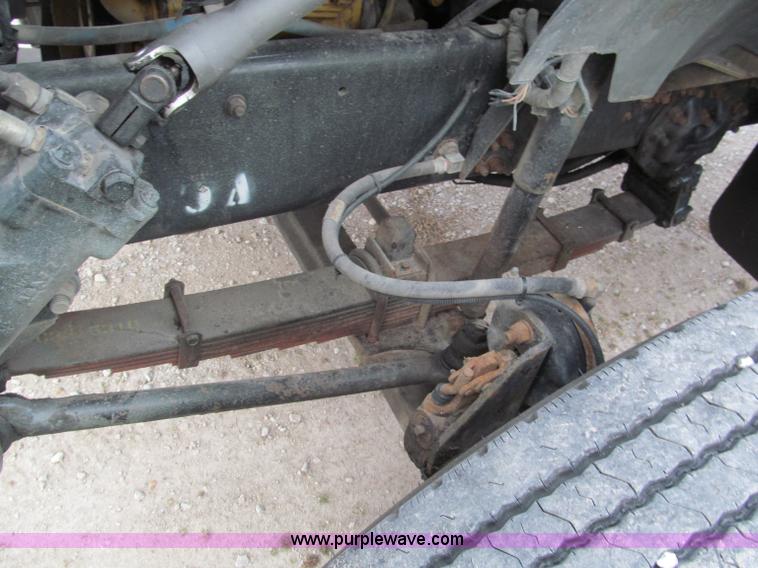 image for item E5833 2000 Ford F750 XLT quad cab flatbed truck