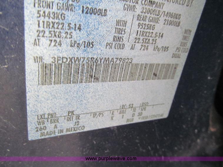 image for item E5833 2000 Ford F750 XLT quad cab flatbed truck