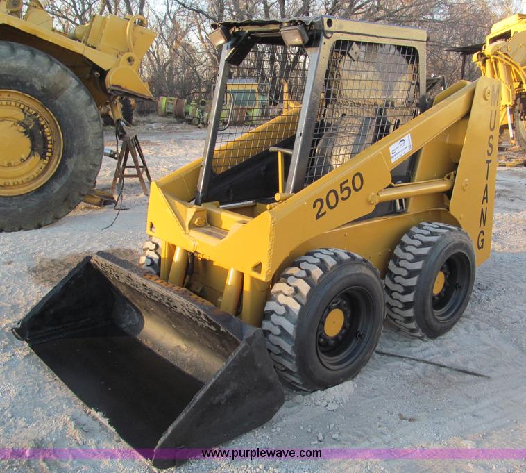 image for item E5840 1998 Mustang 2050 skid steer